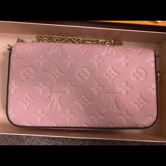 Louis Vuitton
Felicie Pochette Empreinte Leather
no longer have box or dust bag - Picture 3 of 6
